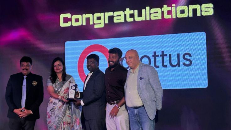 "Giottus team receiving an award on stage"